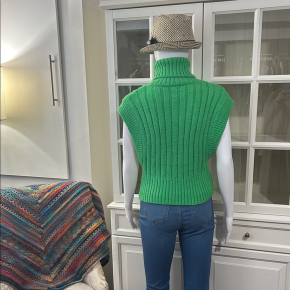 STUNNING Zara BRIGHT Green Sleeveless Turtleneck Sweater. In size M - Picture 9 of 12